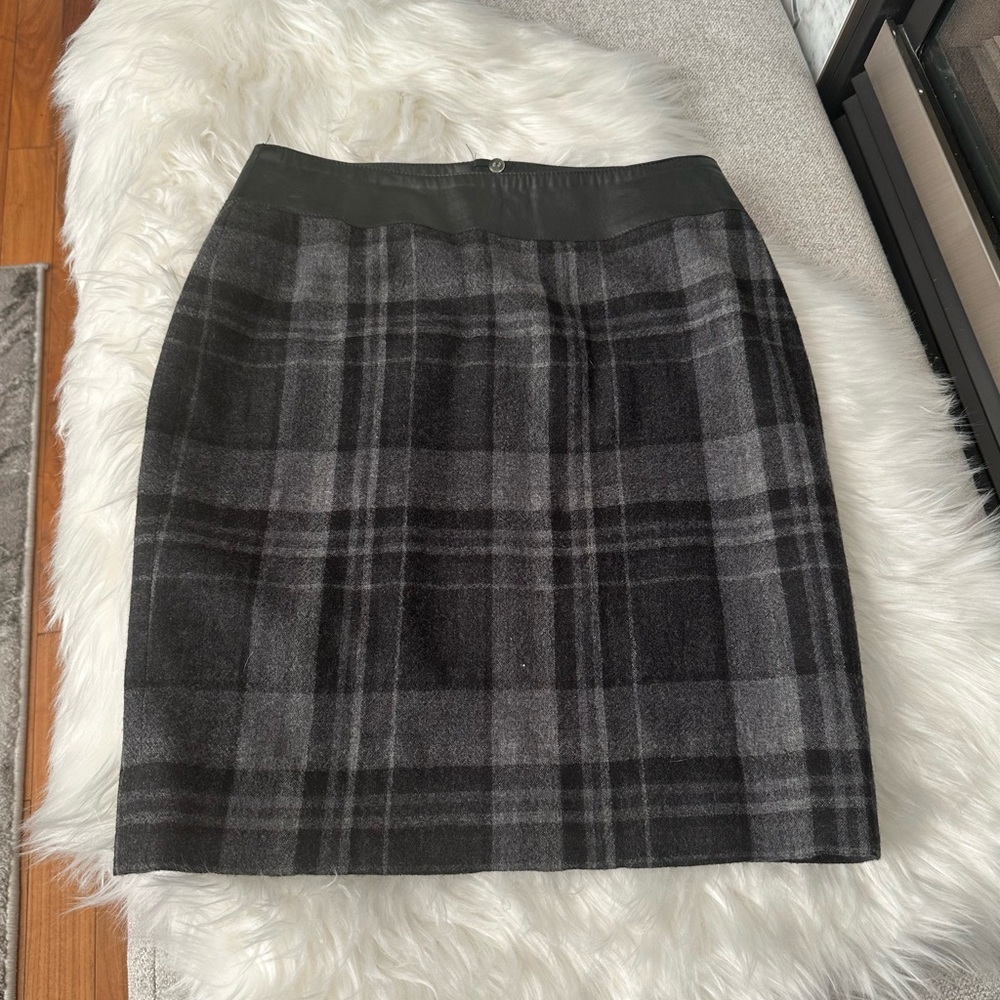 AKRIS Punto 100% Wool Plaid Skirt With Leather Trim - Size 4